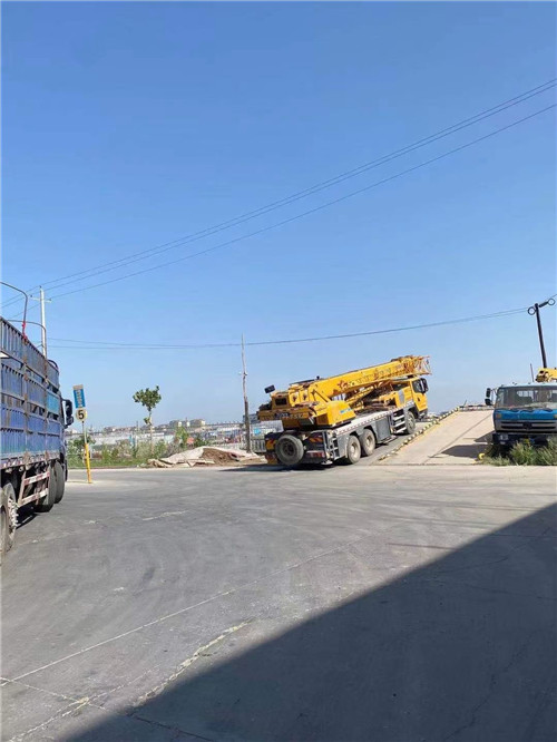 双河市25吨吊车的租赁价格大概是多少？