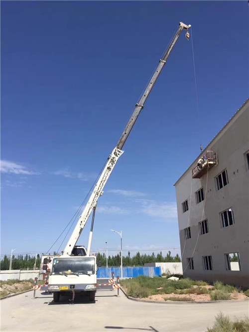 双河市“轻装强干”—— 吊车的 “轻量化臂架” 技术