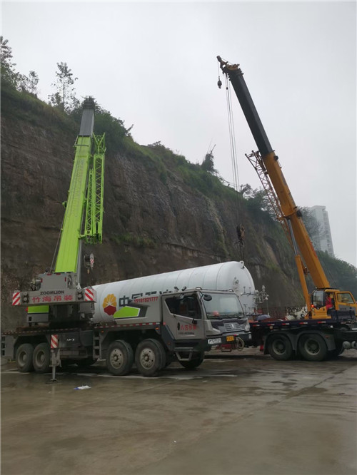 双河市“不怕风雨冻”—— 吊车的 “恶劣环境适应” 技术